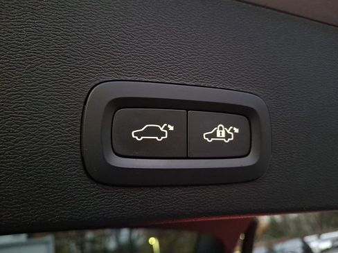 Used 2023 Volvo XC40 Recharge Ultimate image 28