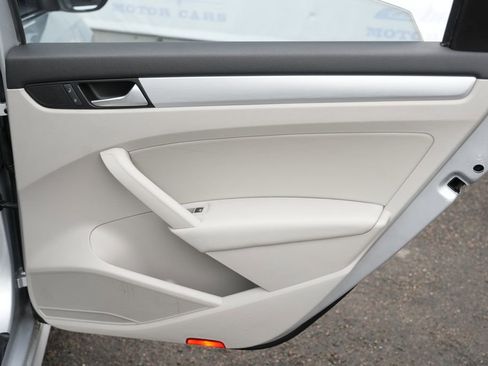 Used 2012 Volkswagen Passat 2.5 SE image 31