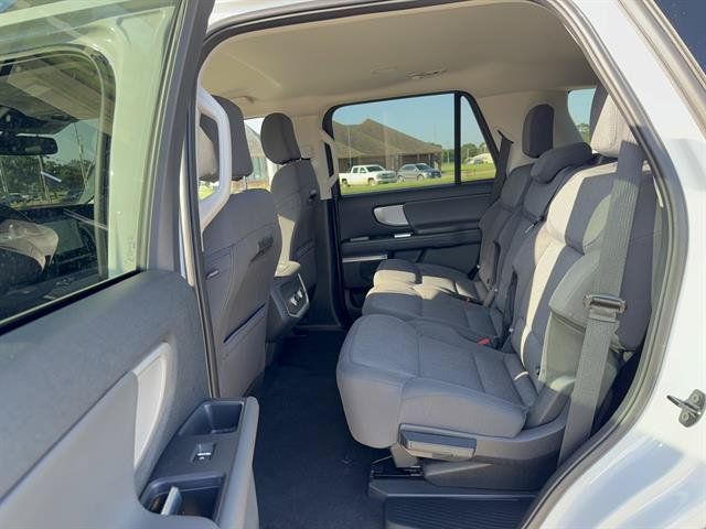 Used 2025 Ford Expedition Active RWD image 10