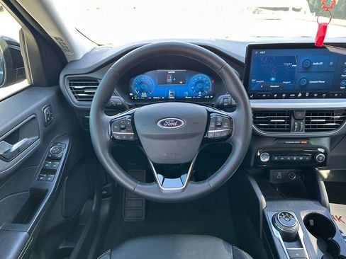 Used 2023 Ford Escape Platinum image 15