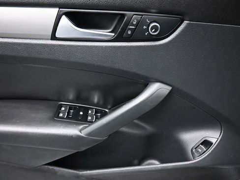 Used 2014 Volkswagen Passat 1.8T Wolfsburg Edition image 10