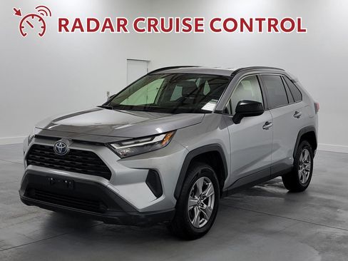 Used 2023 Toyota RAV4 LE AWD/4WD image 4
