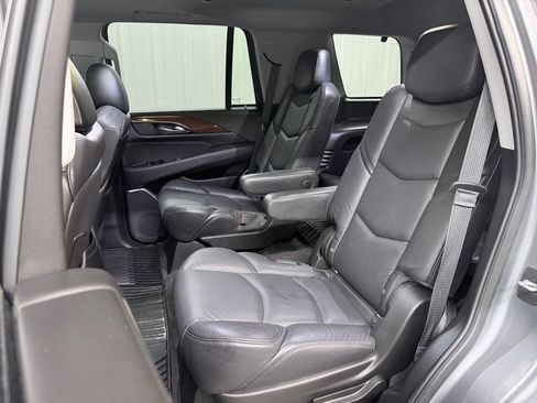 Used 2020 Cadillac Escalade Luxury w/ LPO, Radiant Package AWD/4WD image 33