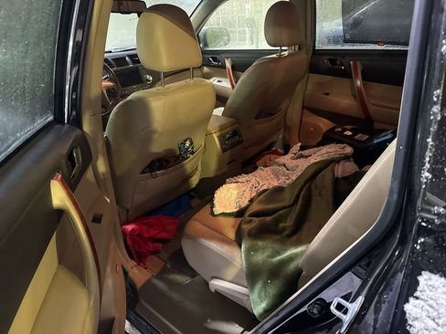 Used 2010 Toyota Highlander Limited image 17