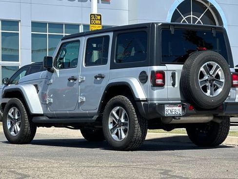 Used 2022 Jeep Wrangler Unlimited Sahara AWD/4WD image 5
