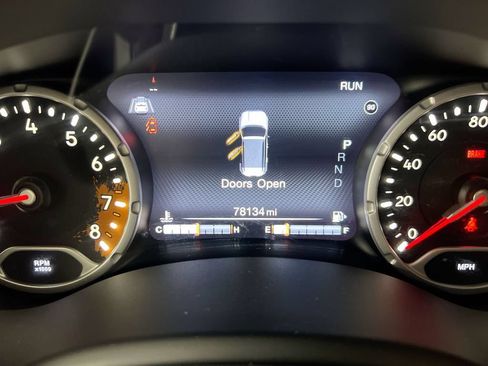 Used 2018 Jeep Renegade Limited w/ Advanced Technology Group FWD image 13