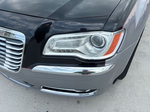 Used 2014 Chrysler 300 RWD image 10