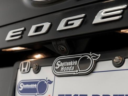 Used 2023 Ford Edge Titanium image 12