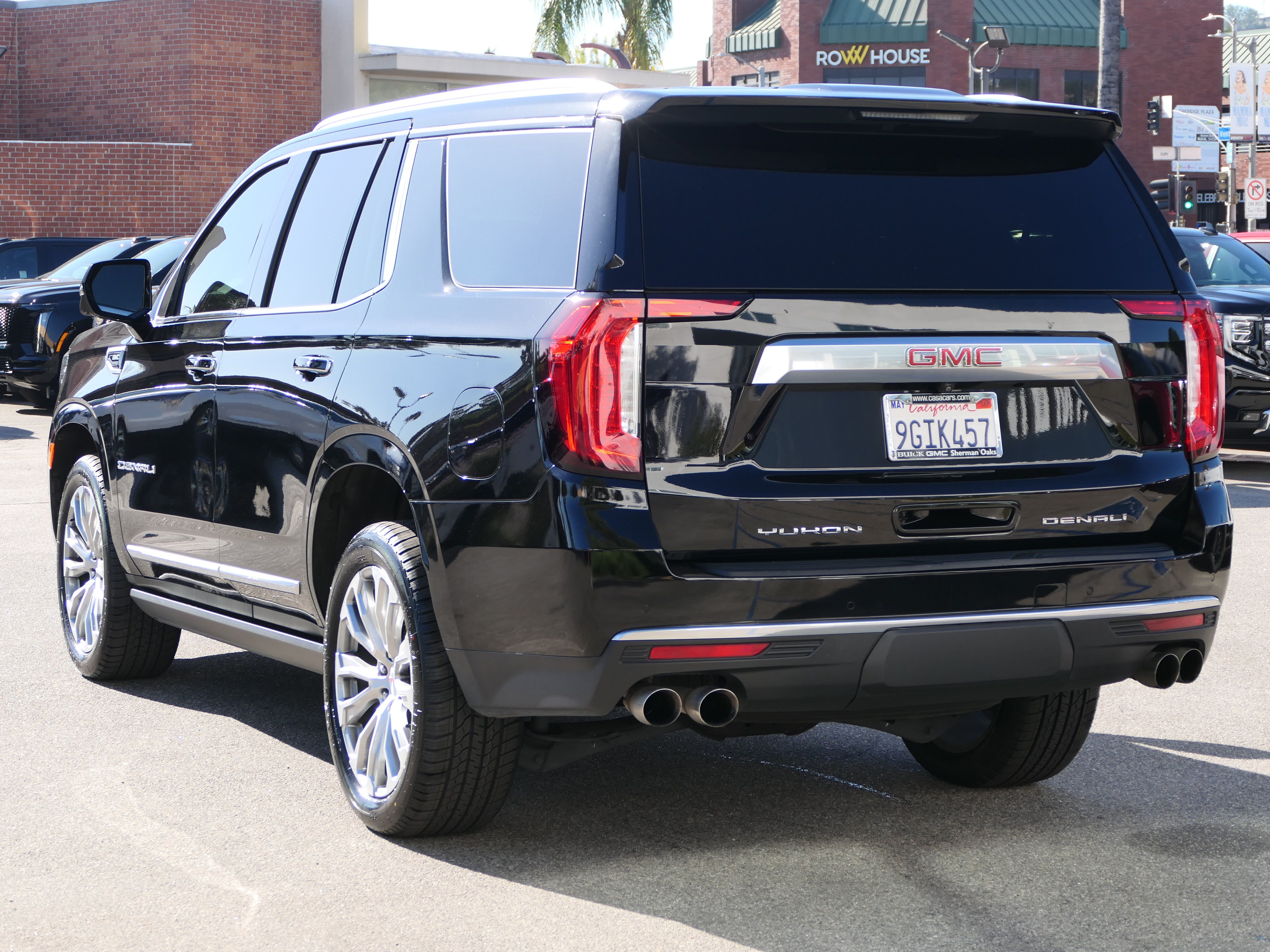 Used 2023 GMC Yukon Denali AWD/4WD image 3
