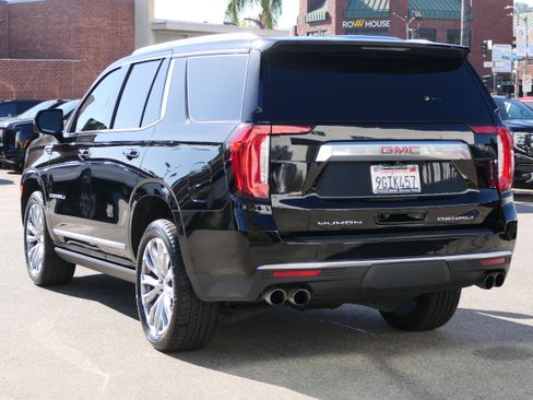 Used 2023 GMC Yukon Denali AWD/4WD image 3
