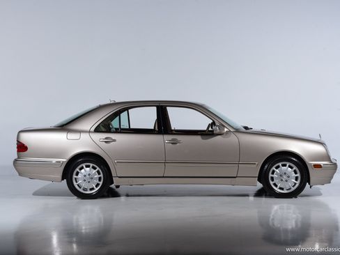 Used 2001 Mercedes-Benz E 320 Sedan image 8