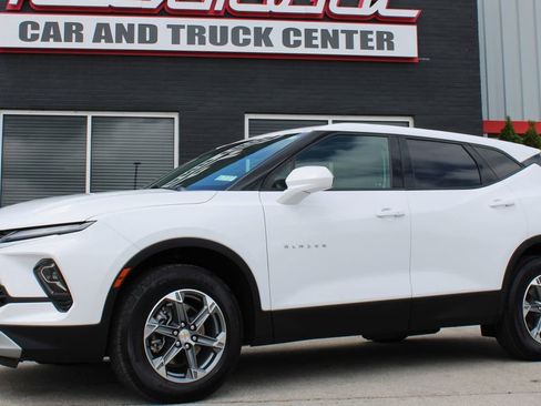 Used 2025 Chevrolet Blazer LT FWD image 4