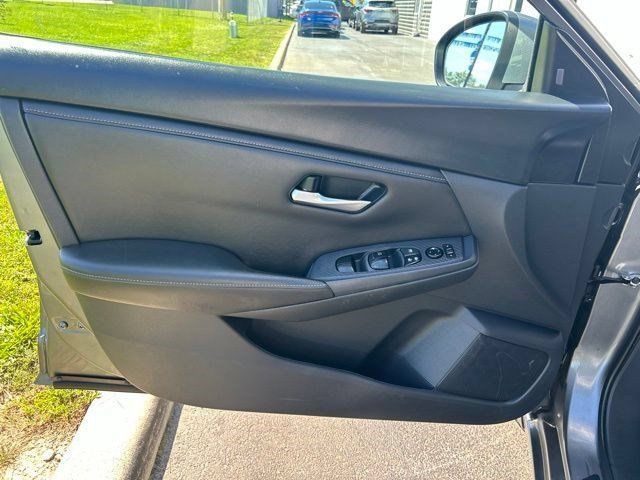 Used 2024 Nissan Sentra SV FWD image 11