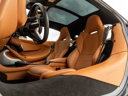 Used 2023 McLaren GT RWD image 22