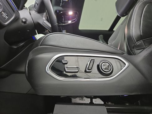 Used 2022 Jeep Grand Cherokee L Overland w/ Advanced Protech Group III image 32