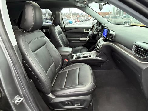 Used 2022 Ford Explorer XLT w/ Equipment Group 202A image 17