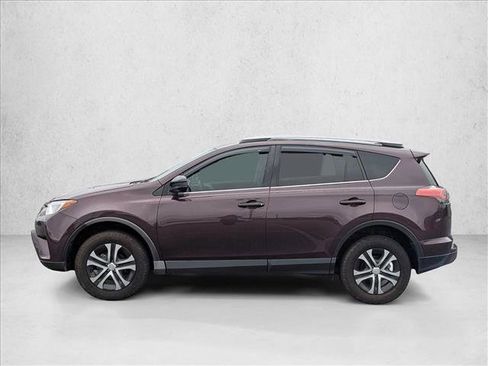 Used 2018 Toyota RAV4 LE image 8