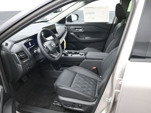 New 2026 Nissan Rogue Platinum image 9