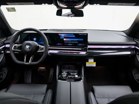 Certified 2026 BMW 530i xDrive w/ M Sport Package AWD/4WD image 10
