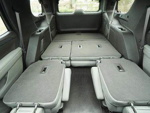 Used 2024 GMC Yukon SLT w/ SLT Premium Package image 32