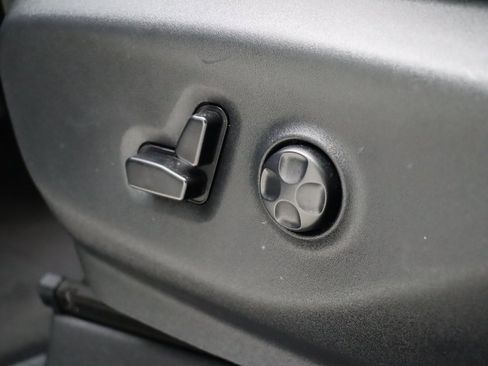 Used 2020 Chrysler Pacifica Touring w/ S Appearance Package image 11