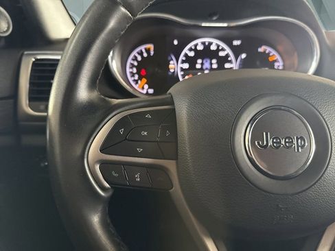 Used 2022 Jeep Grand Cherokee Laredo E image 15