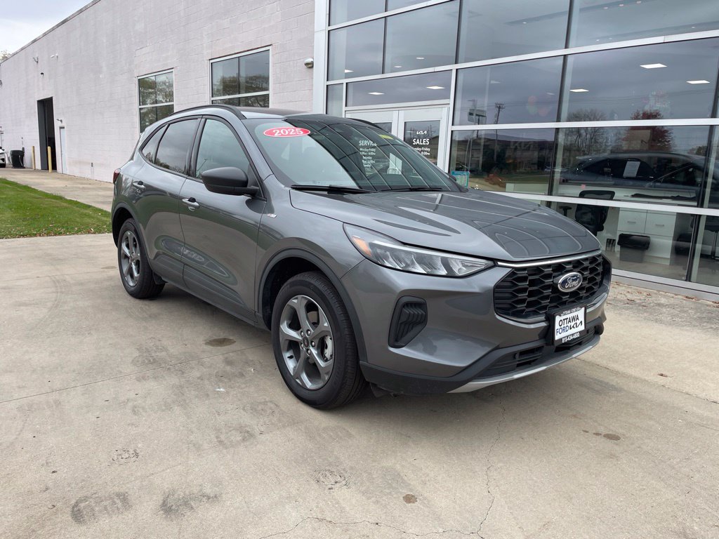 Used 2025 Ford Escape ST-Line AWD/4WD image 1