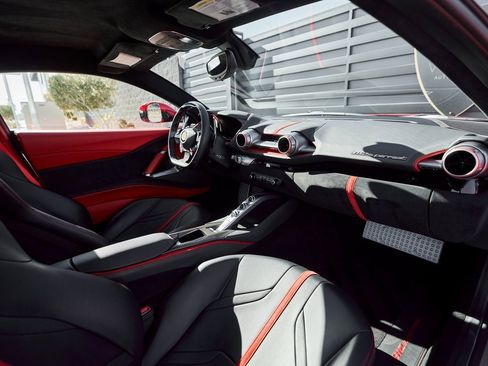 Used 2018 Ferrari 812 Superfast Base image 42