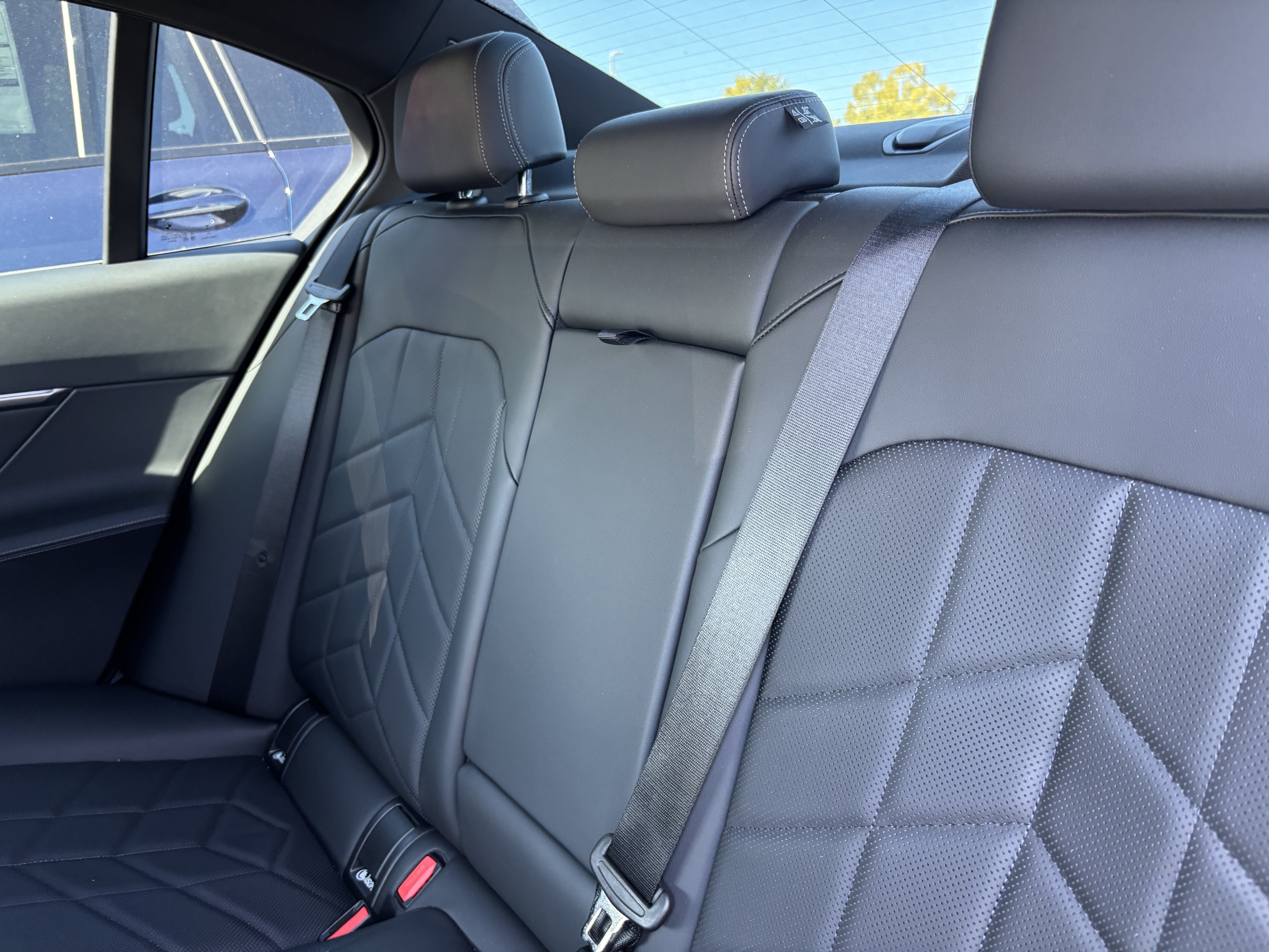 Used 2024 BMW i5 eDrive40i w/ M Sport Package RWD image 32