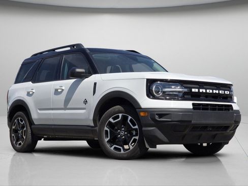 Certified 2022 Ford Bronco Sport Outer Banks w/ Tech Package AWD/4WD image 2