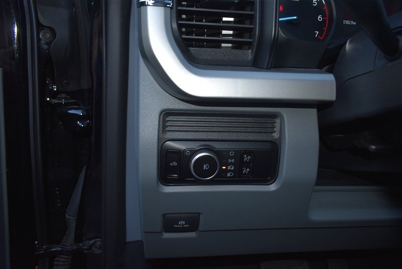 Used 2024 Ford F350 XLT AWD/4WD image 15