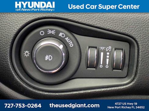 Used 2018 Jeep Renegade Latitude w/ Cold Weather Group AWD/4WD image 30