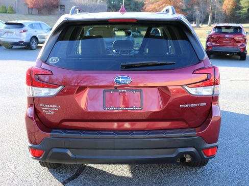 Used 2021 Subaru Forester Premium image 4