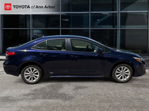 Used 2023 Toyota Corolla LE w/ LE Convenience Package AWD/4WD image 5