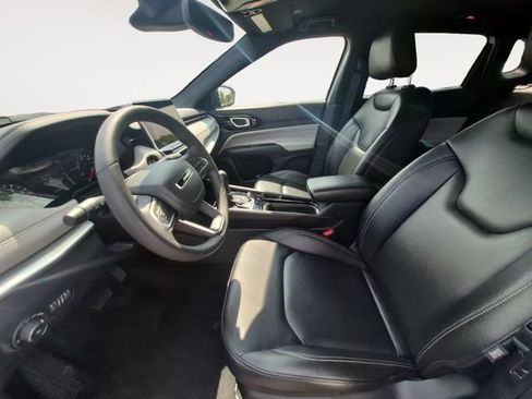 Used 2025 Jeep Compass Limited AWD/4WD image 9