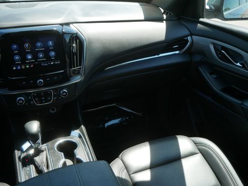 Used 2023 Chevrolet Traverse LT AWD/4WD image 11