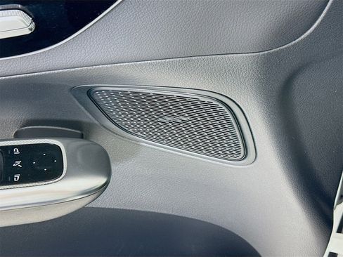 Certified 2025 Mercedes-Benz GLC 300 image 19