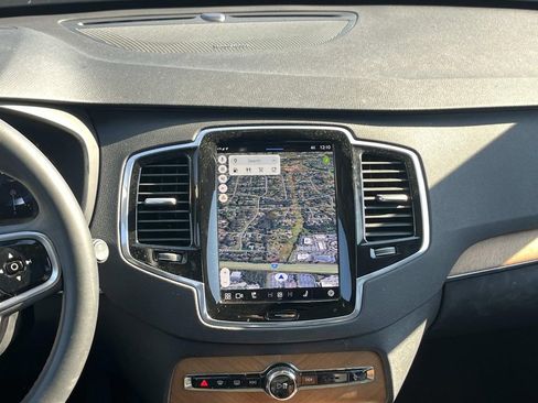 Used 2024 Volvo XC90 B5 Plus image 16