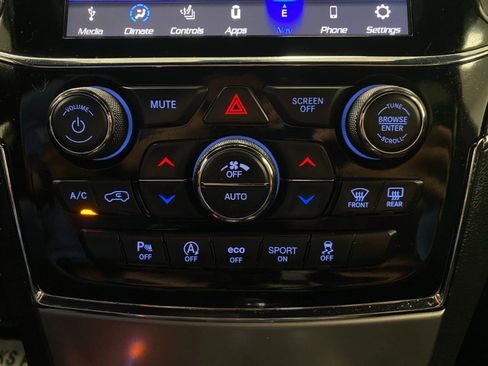 Used 2021 Jeep Grand Cherokee Limited w/ Premium Lighting Group AWD/4WD image 26