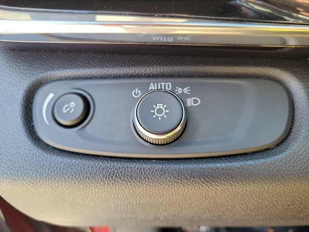 Used 2025 Buick Envista Preferred FWD image 20