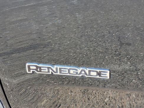 Used 2023 Jeep Renegade Latitude AWD/4WD image 12