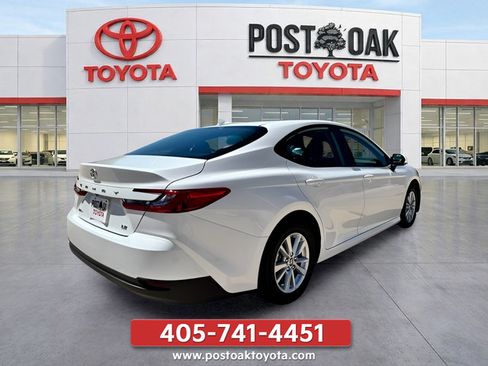 Used 2025 Toyota Camry LE FWD image 5