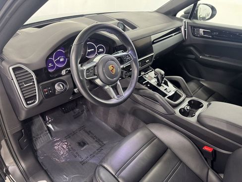 Used 2023 Porsche Cayenne Base image 9