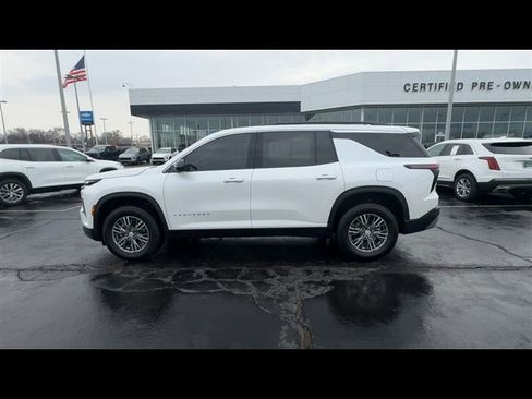 Used 2024 Chevrolet Traverse LT w/ Trailering Package image 5