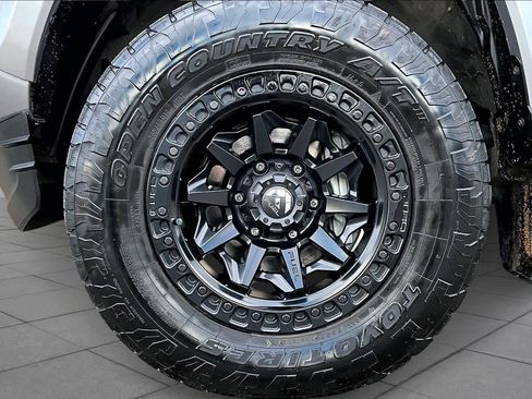 Used 2020 Toyota Tacoma TRD Sport image 11