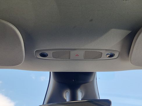 Used 2022 Tesla Model Y Long Range image 17