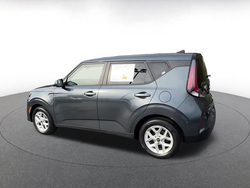 Used 2025 Kia Soul LX w/ LX Technology Package FWD image 10