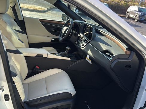 New 2025 Lexus ES 350 w/ Premium Package image 10