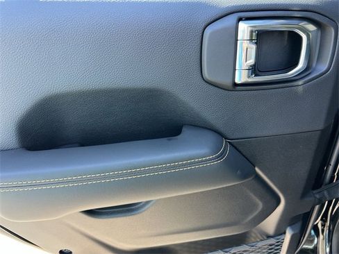 New 2025 Jeep Gladiator Sport image 20