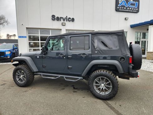 Used 2017 Jeep Wrangler Unlimited Sport image 9